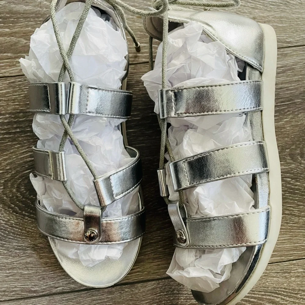 Mk lil girls sliver string sandals does size 2.
